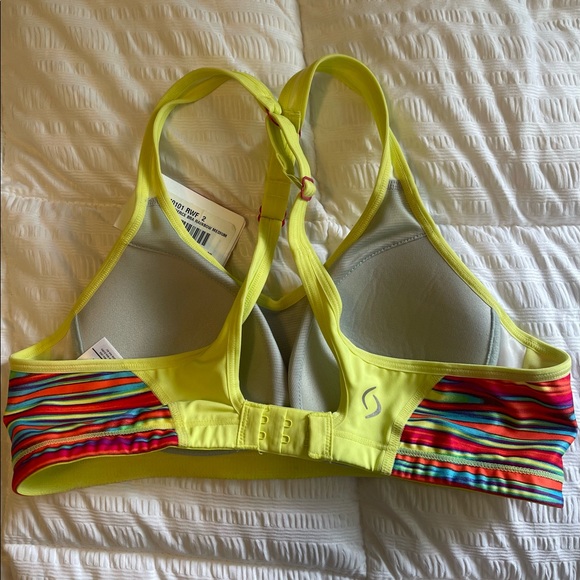 Moving Comfort Bra - Picture 2 of 3